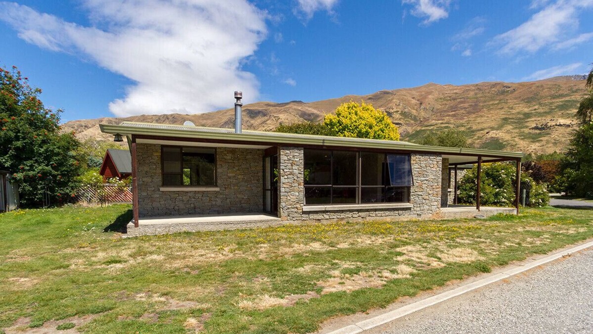 Wanaka Cottage | Mill House - Wanaka Holiday Home