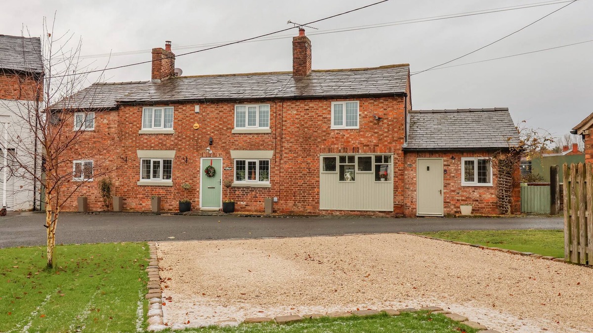 Tarvin Cottage | MILL LANE COTTAGE, family friendly, with a garden in Tarvin