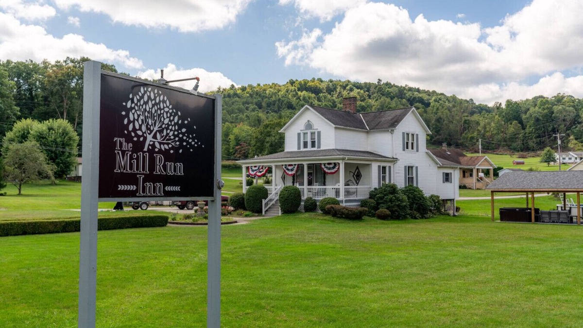 Mill Run Apartment | Mill Run Inn · Ohiopyle`s Favorite Vacation Home Pool/Hot Tub