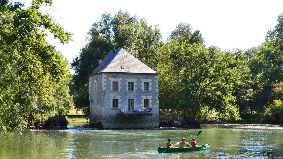 Monts House | Mill with terrace on the water - variety, charm & space.