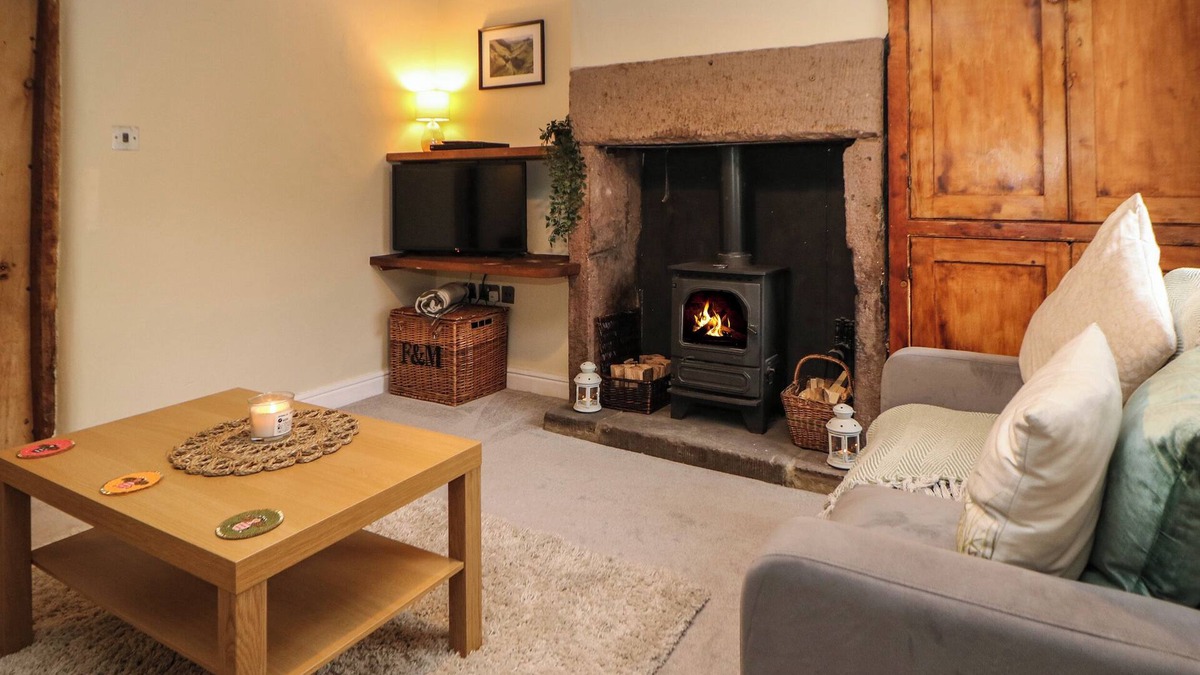 Cromford House | MILL WORKERS COTTAGE, family friendly, with open fire in Cromford