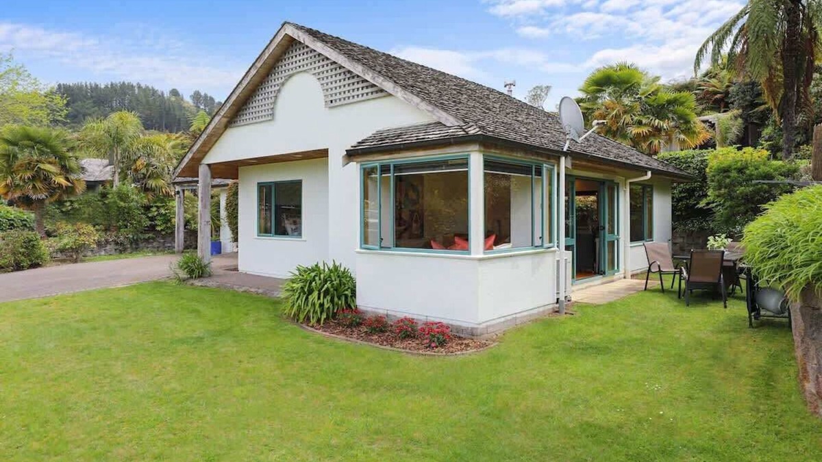 Lake Okareka House | Millar's Hideaway | Super Cute + Great Lake Views