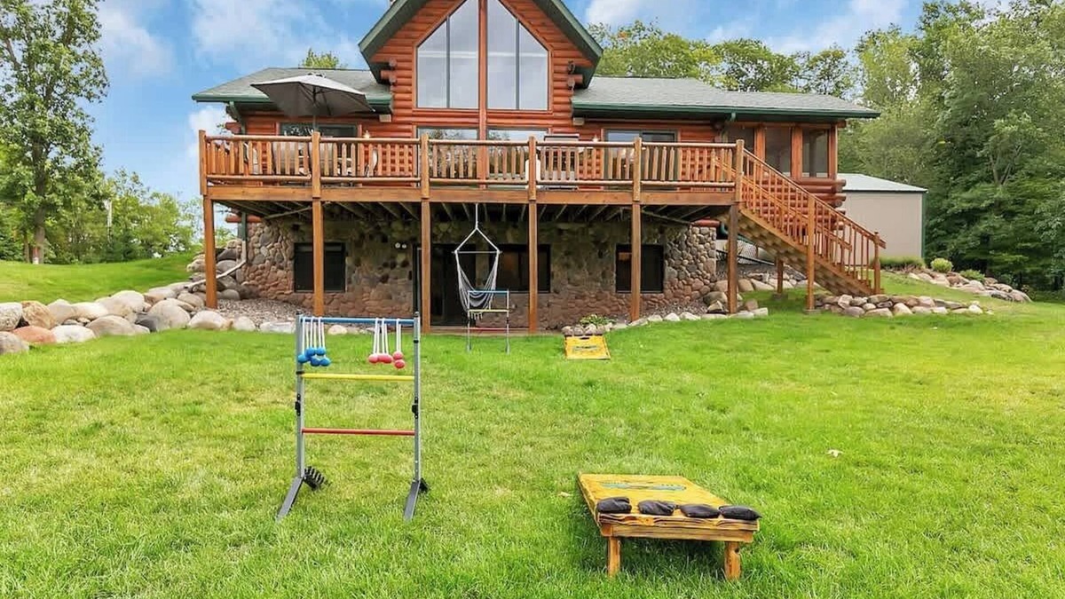 Isle House | Mille Lacs Lake Lodge-Game Room-Theatre and More!