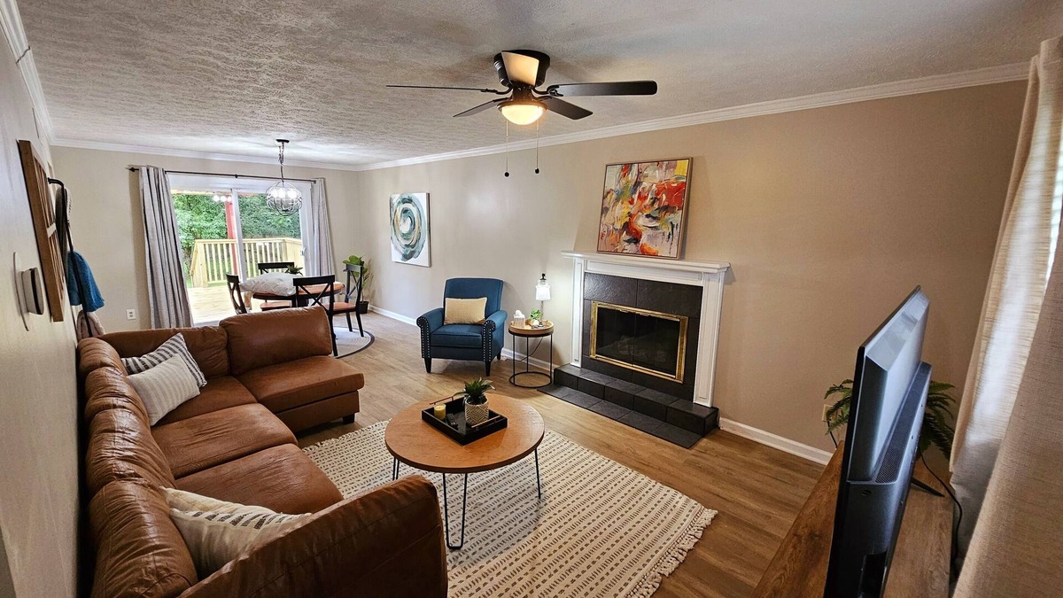 Lansing House | Miller Brite 3 bed/1.5 bath with all new deck!