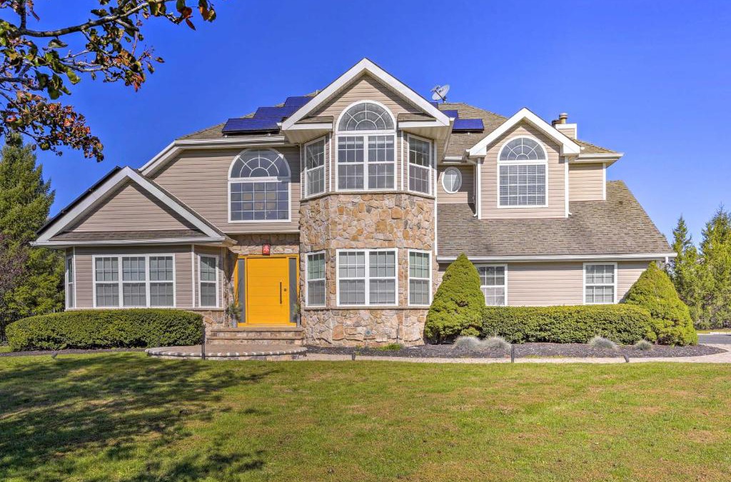 Miller Place Villa | Miller Place Getaway with Pool about 4 Mi to Beach!