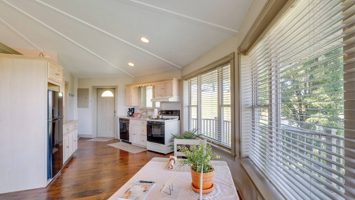 Millersburg Apartment | Millersburg Getaway w/Amish Country Views!