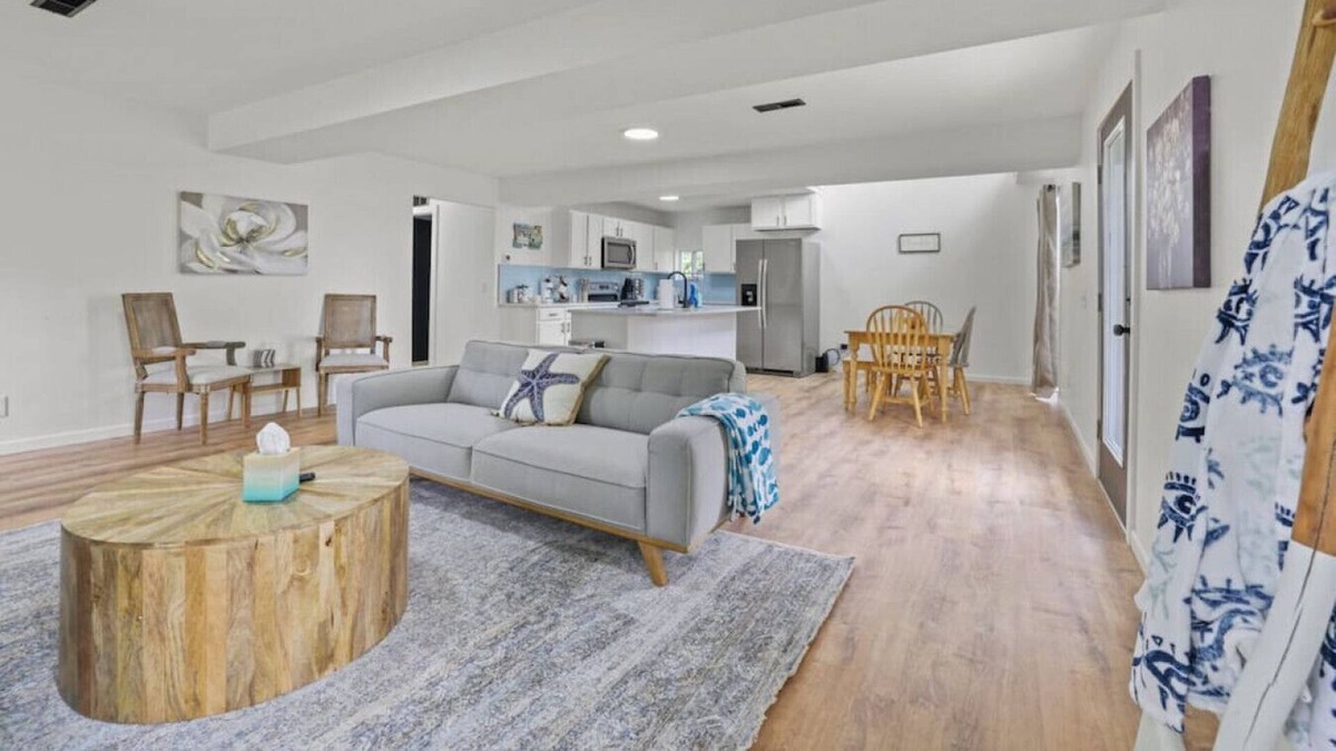 Millersport House | Millersport: Luxury on Lakeside