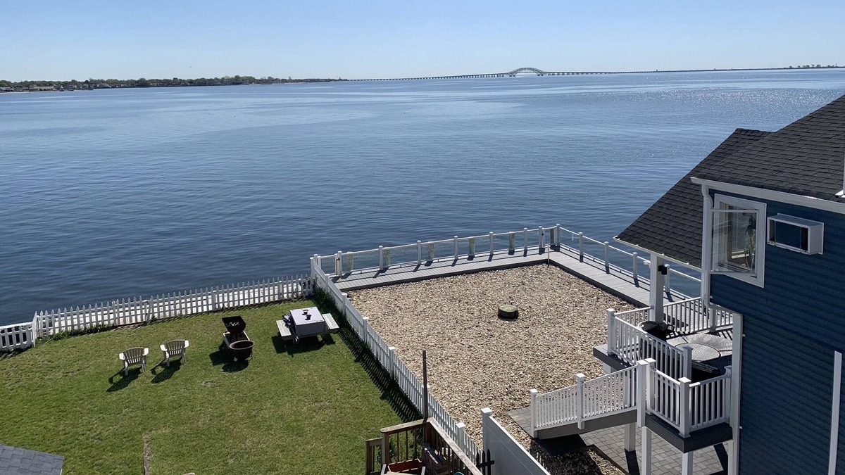 Long Island House | Million Dollar Bayfront Home -- 5 min 🚗 to LIRR & 10 min to Ocean