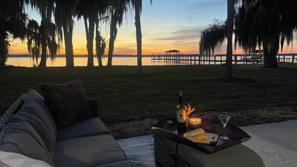 Palatka House | Million dollar riverfront views - Large updated 2 acre retreat family getaway.