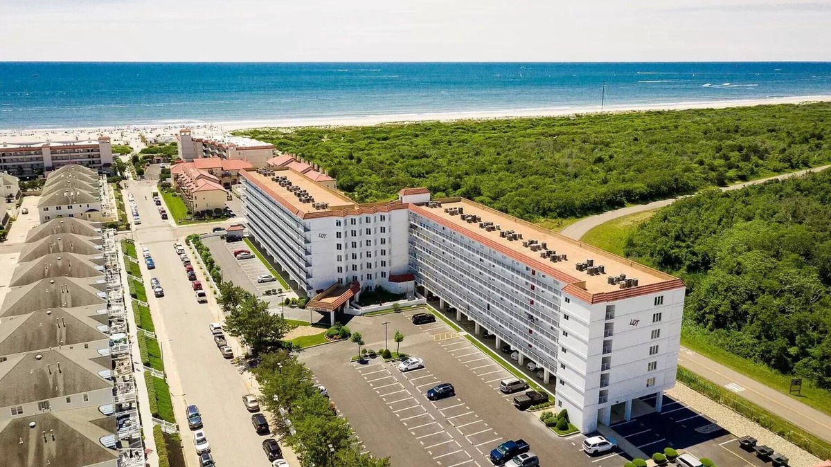 Diamond Beach Condo | Million Dollar Views from Corner Condo in Wildwood Crest/Diamond Beach, NJ