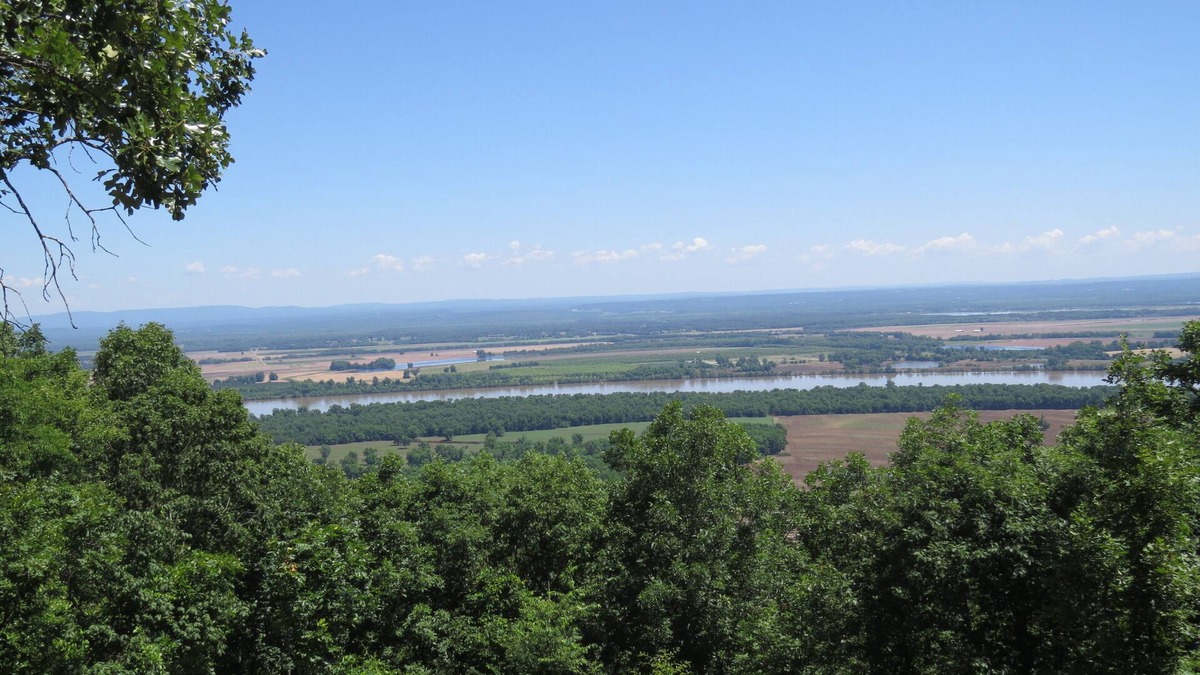 Morrilton House | Million Dollar View overlooking Arkansas River- NOW WITH WIFI