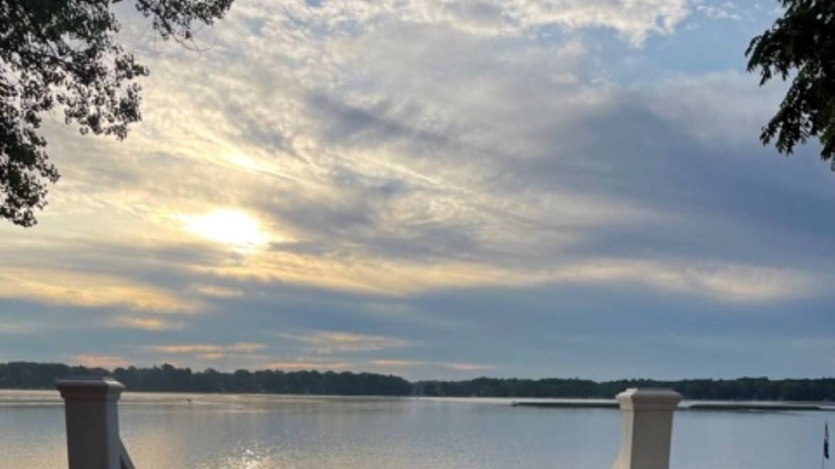 Kendall House | Million Dollar View!! Private Lake House with 100 ft private beach!!