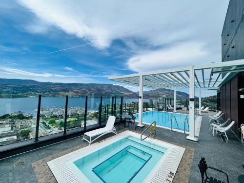 Downtown Kelowna House | Million-Dollar View with 34th floor Rooftop Pool and hot Tub , Private Room and Private Bathroom in Downtown Kelowna!