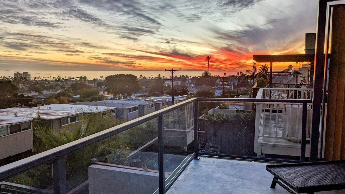 La Jolla Mesa House | Million Dollar Views, 900 ft of Decking with Fire Table, Walk to Beach/Shops