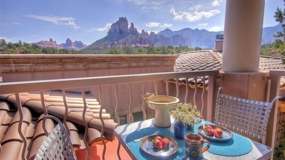 Sedona House | *Million $ Views * Ensuite Jetted Tub For Two * Fireplace * Deck * Walk to All