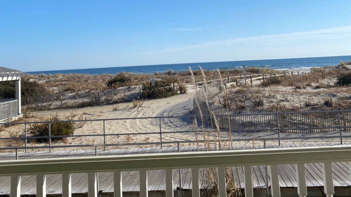 North End Condo | Millionaire's Oceanfront 'Dream Haven' PET FRIENDLY, ELEVATOR