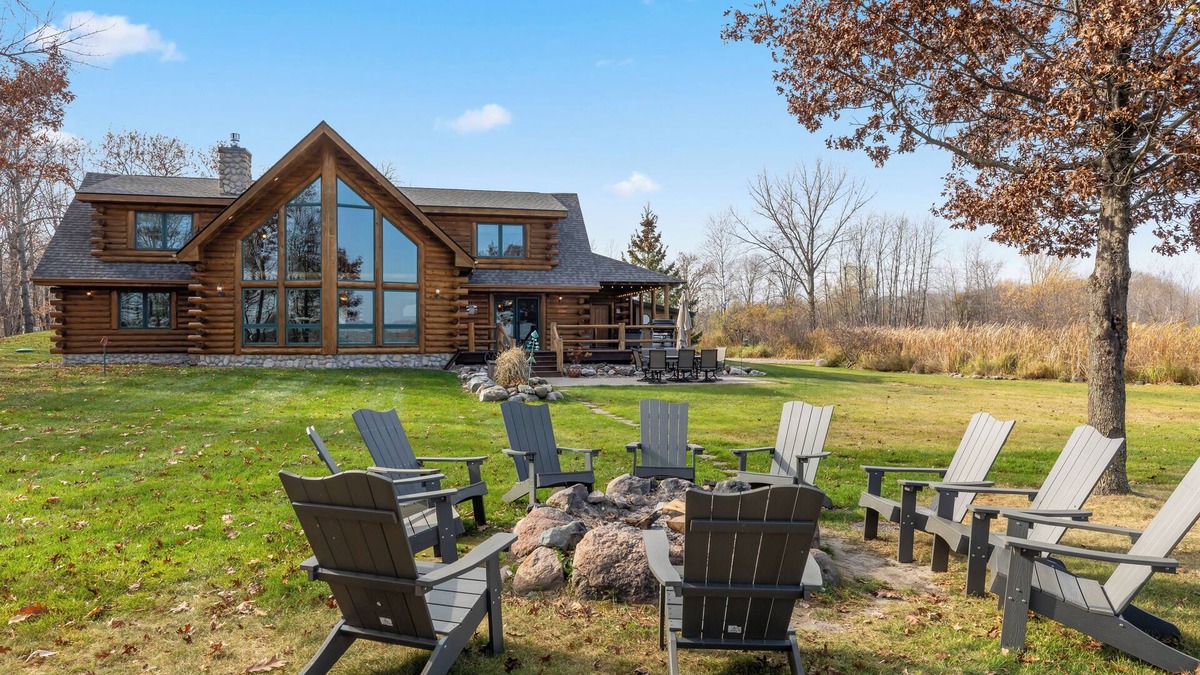 Aitkin House | MillMann's Lodge on Dam Lake SaunaPontoonSwim GAME ROOM