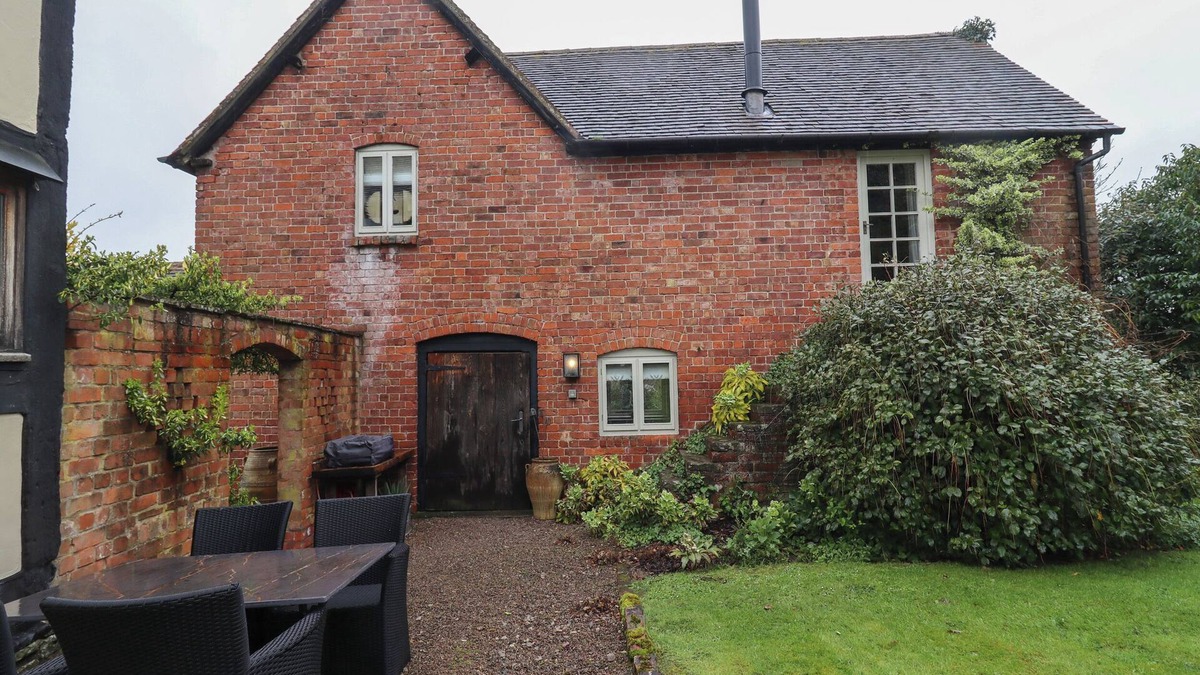 Woolhope Cottage | MILLPOND BOTHY, character holiday cottage, with open fire in Woolhope