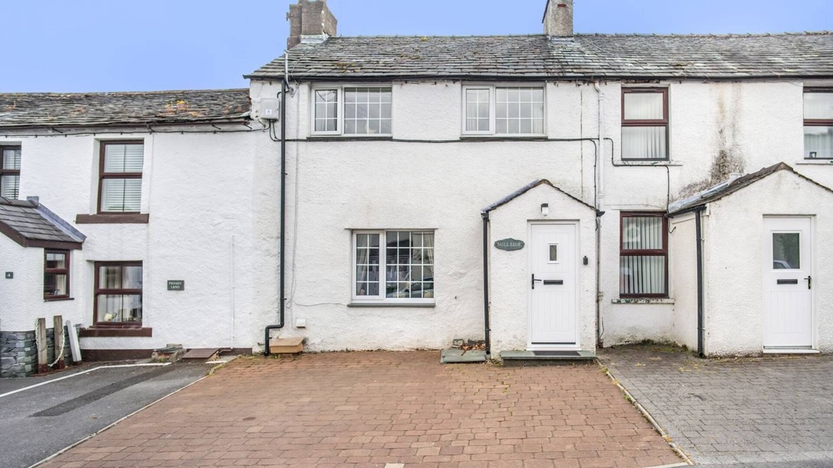 Braithwaite Cottage | Millside Cottage - a cottage that sleeps 4 guests in 2 bedrooms