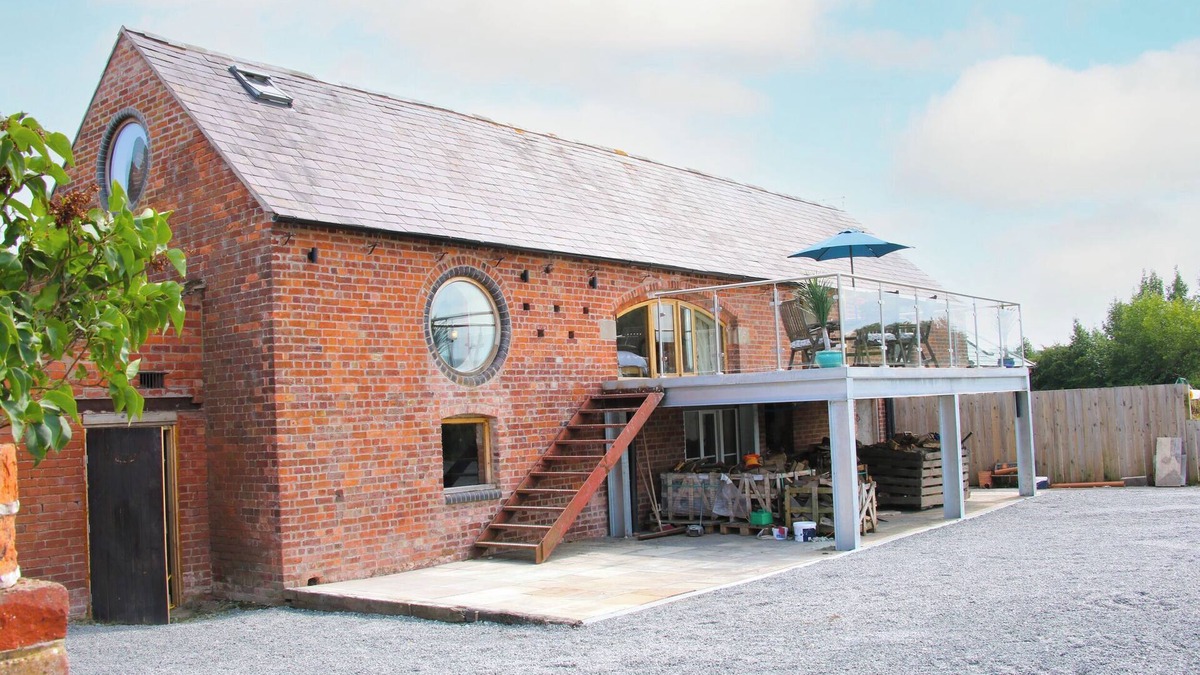 Halfway House Cottage | MILLSTONE COTTAGES - BREIDDEN VIEW, with hot tub in Westbury