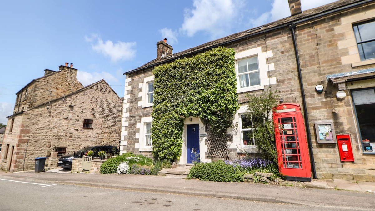 Longnor Cottage | MILLWARD HOUSE, pet friendly, character holiday cottage in Longnor