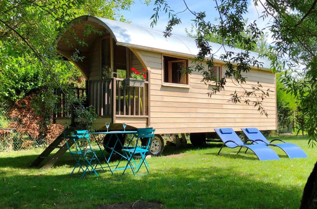 Milly-la-Foret House | Millygite Chalet-on-wheels by the river