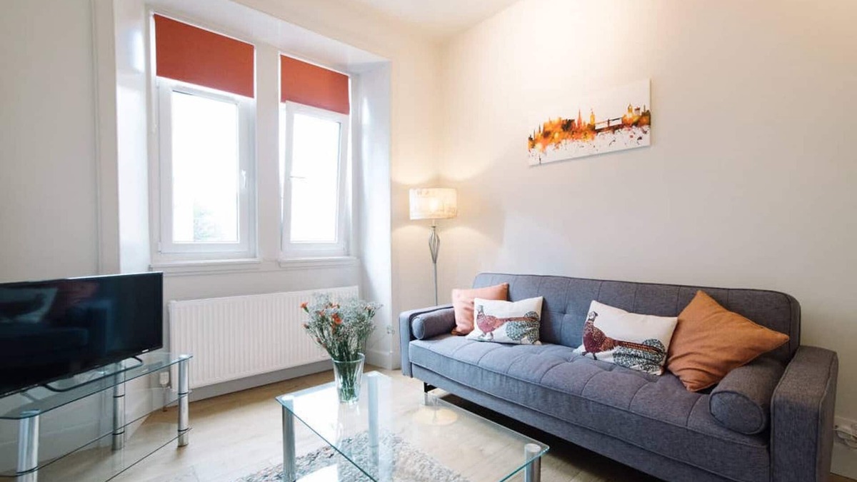 Gifford Apartment | Milton · Beautiful Holyrood Park Apartment -Near Royal Mile