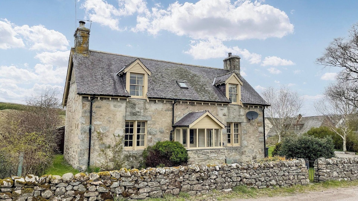 Lairg Cottage | Milton Cottage has so much character and is a fantastic heritage stay.