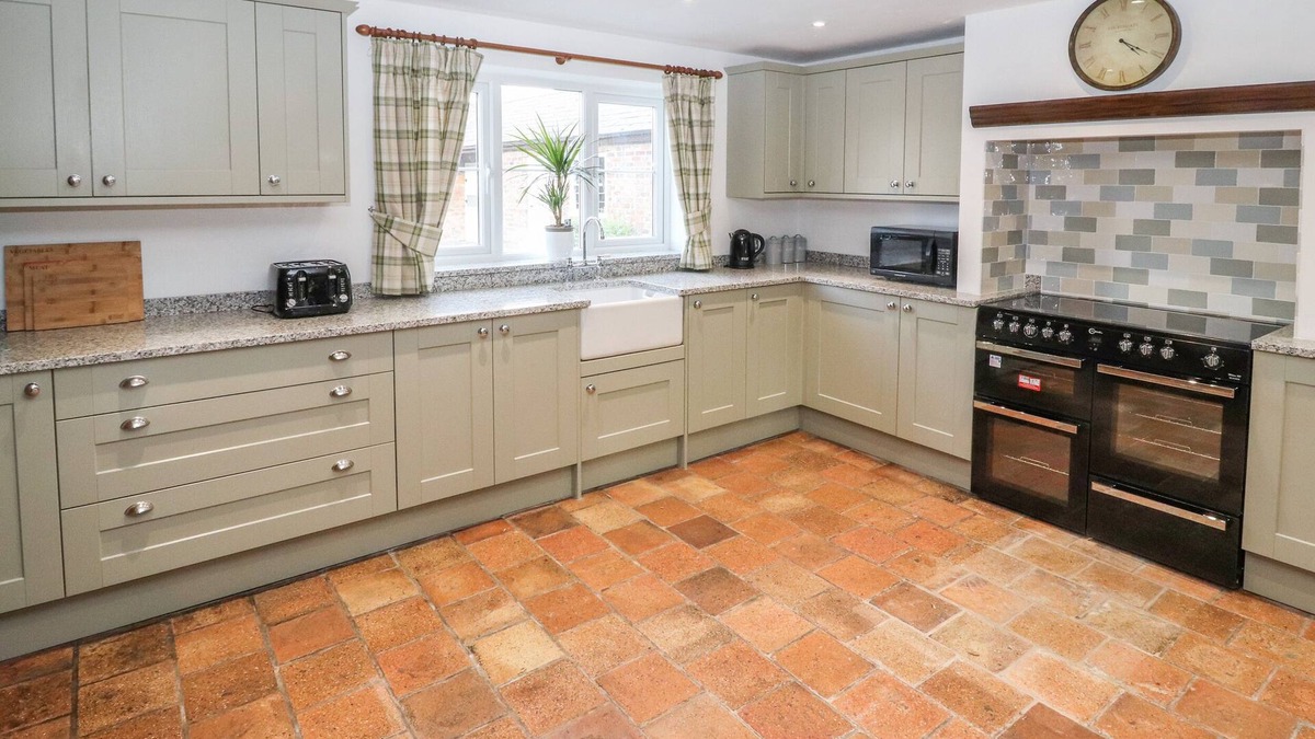 Handley Cottage | MILTON GREEN FARM, pet friendly, luxury holiday cottage in Tattenhall