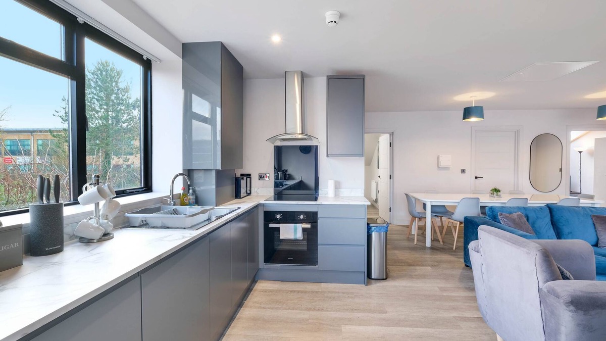 Yardley Gobion Apartment | Milton Keynes Infra Mews Apt 07 + Parking by 360Midlands - Serviced Apartment