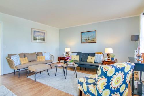 Milton House | Milton Townhouse about 9 Mi to Delaware Bay!