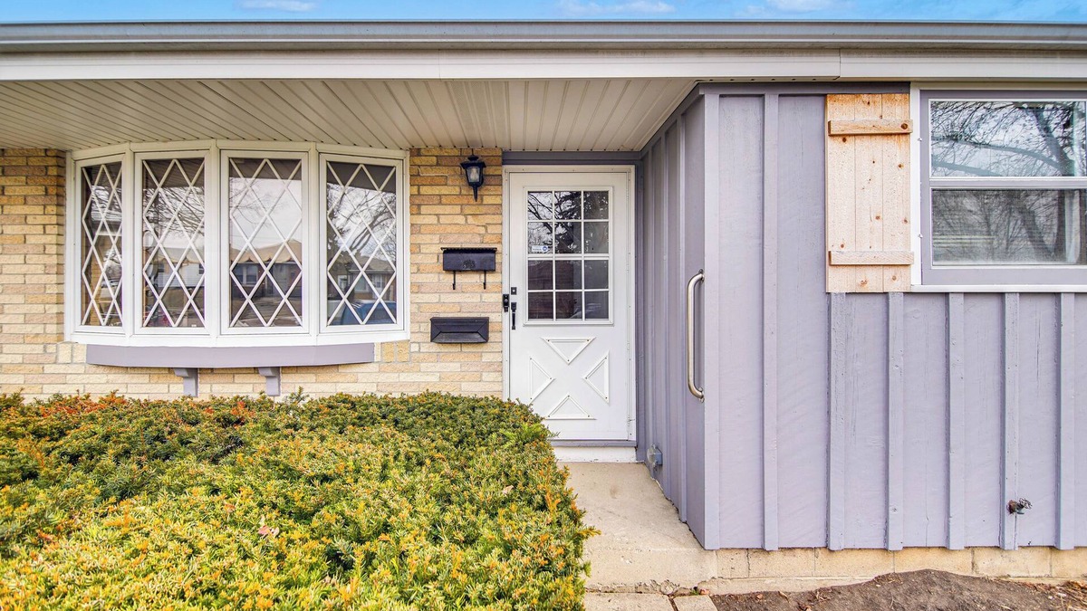 Milwaukee House | Milwaukee Home w/Fire Pit ~ 8 Mi to Lake Michigan