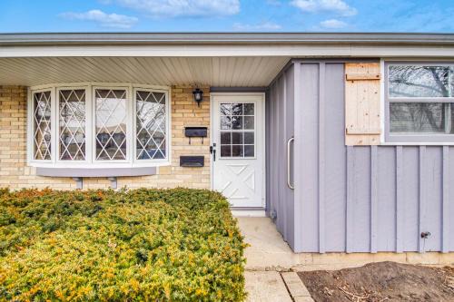 Milwaukee House | Milwaukee Home with Fire Pit about 8 Mi to Lake Michigan