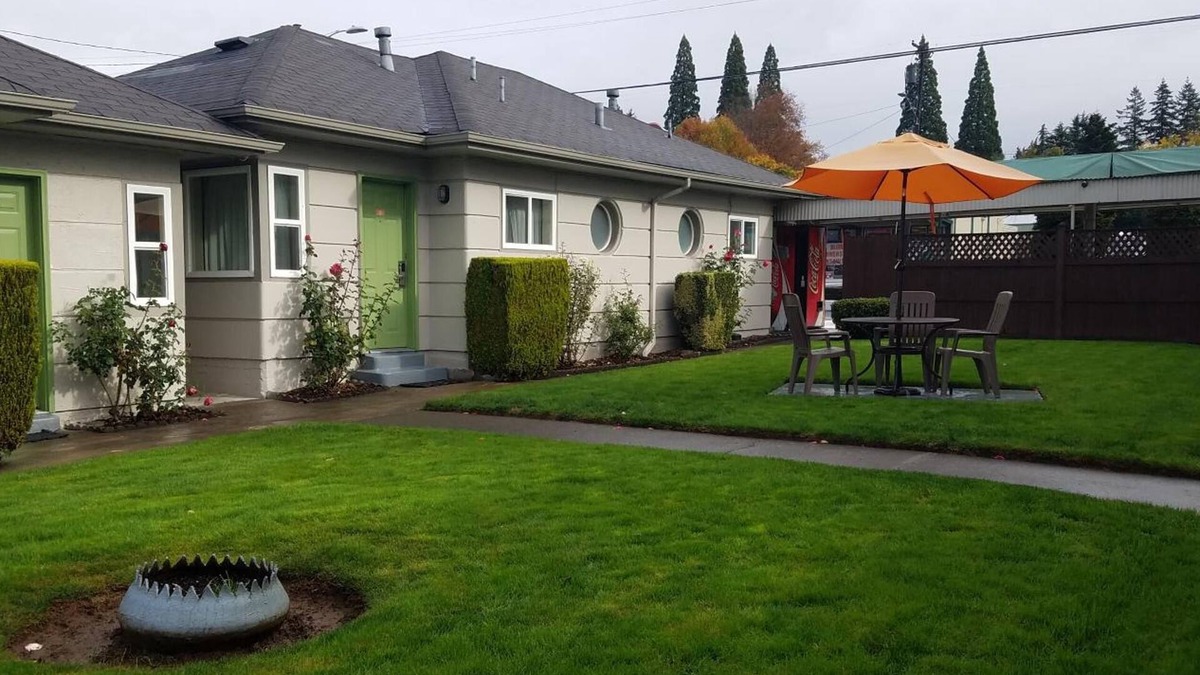 Oak Grove Hotel | Milwaukie Inn Portland South