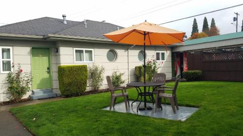 Oak Grove Hotel | Milwaukie Inn Portland South