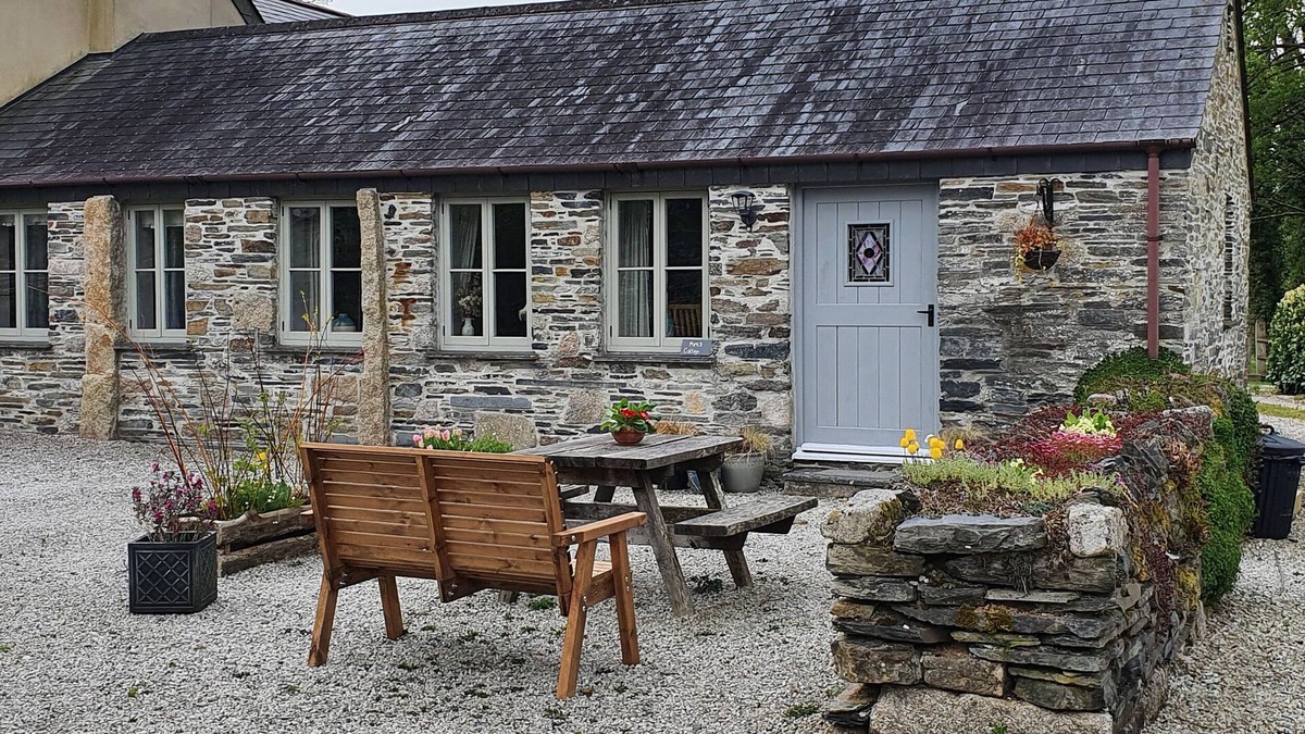 Lower Trengale Cottage | MIMI'S COTTAGE, character holiday cottage, with open fire in St Neot