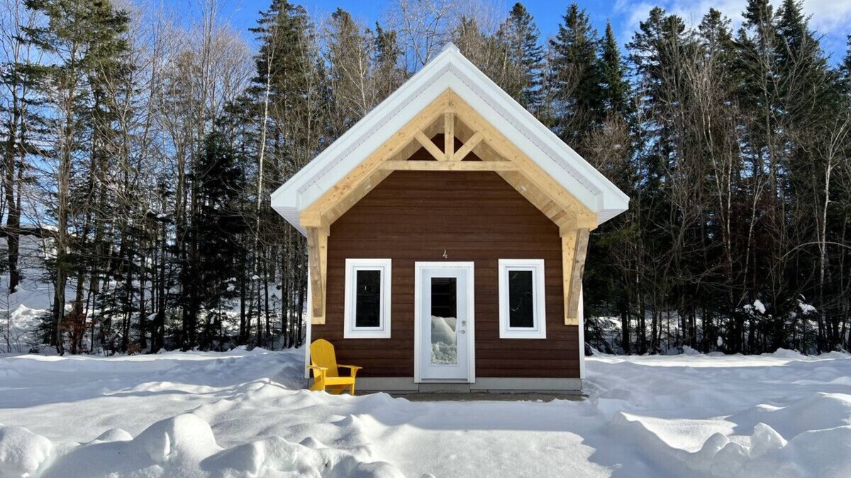 Saint-Gabriel-de-Valcartier Ski Chalet | Mini cottage # 4 by the river banks