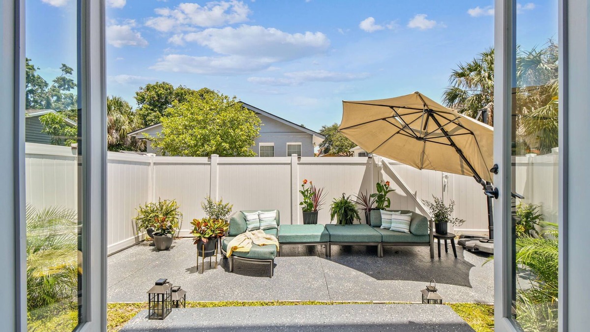 SoHo House | Min Dwntn XXL Private Rooftop Outdoor TVs Kingbed