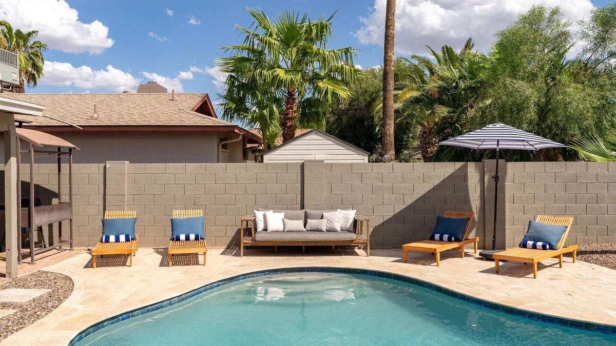 Glendale House | Min from Sports Stadiums | Pool & Hot Tub