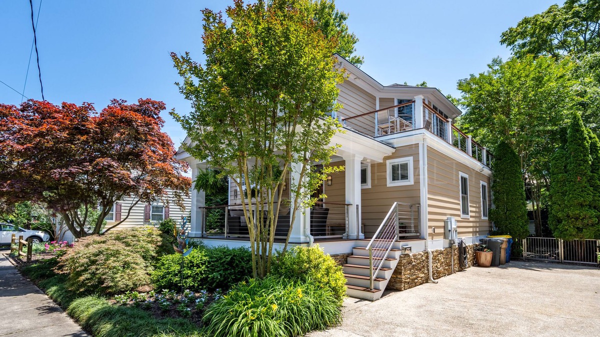 South Rehoboth House | MIN-WEEKS! STUNNING HOME W/HOT TUB-WALK TO THE BEACH! 200 New Castle St, Reho