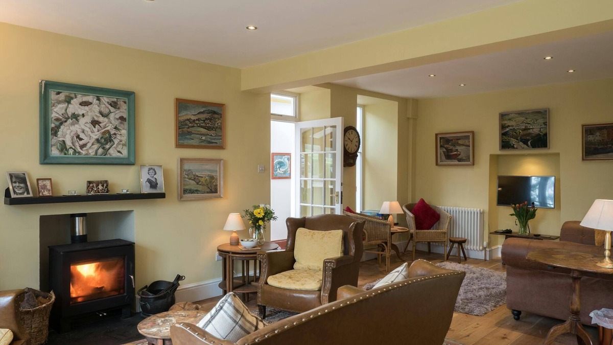 Newport Cottage | Min y Mor, Newport - Five Bedroom Cottage, Sleeps 10