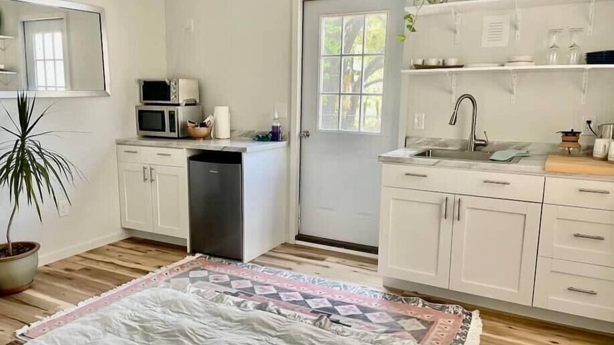 Govalle Apartment | Mina House: Tiny Cottage Vibes in East Austin