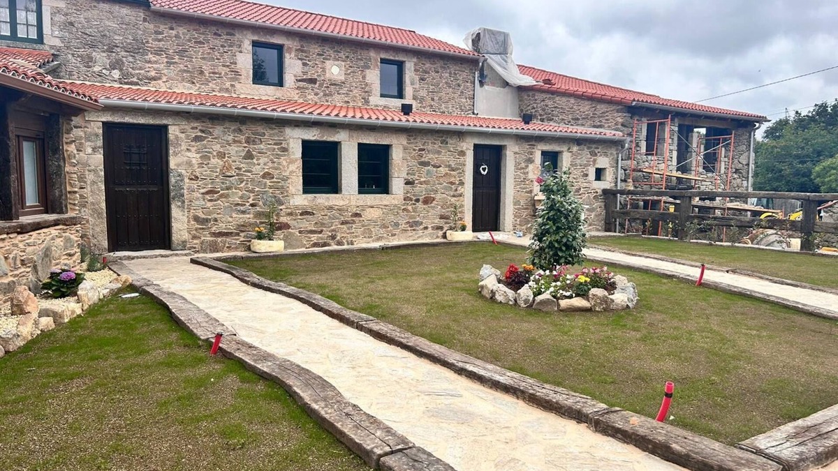 Boimorto House | MIÑA NAI HOUSE. Suitable for families and your pet. 1 min from the Camino de Santiago