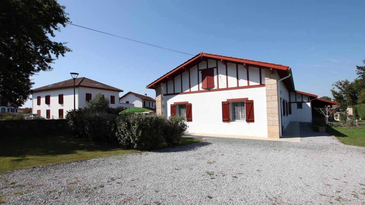Larressore House | Mindeyan - Larressore