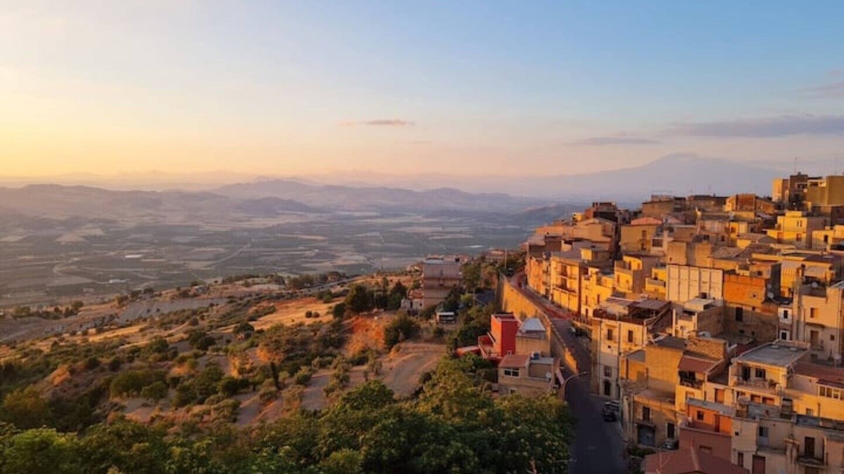 Mineo House | Mineo Townhouse with incredible views of Mount Etna