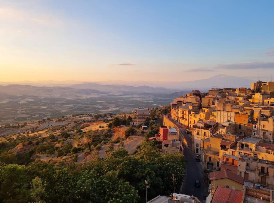 Mineo House | Mineo Townhouse with incredible views of Mt Etna