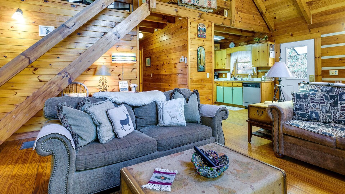 Williamstown Cabin | Mineral Bluff Hideaway w/Hot Tub, Grill, Fire Pit