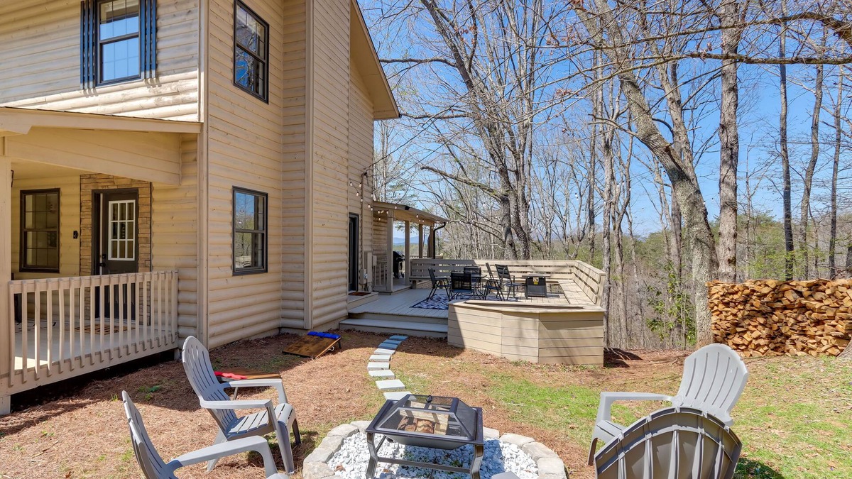 Williamstown Cabin | Mineral Bluff Vacation Rental w/ Mountain Views!