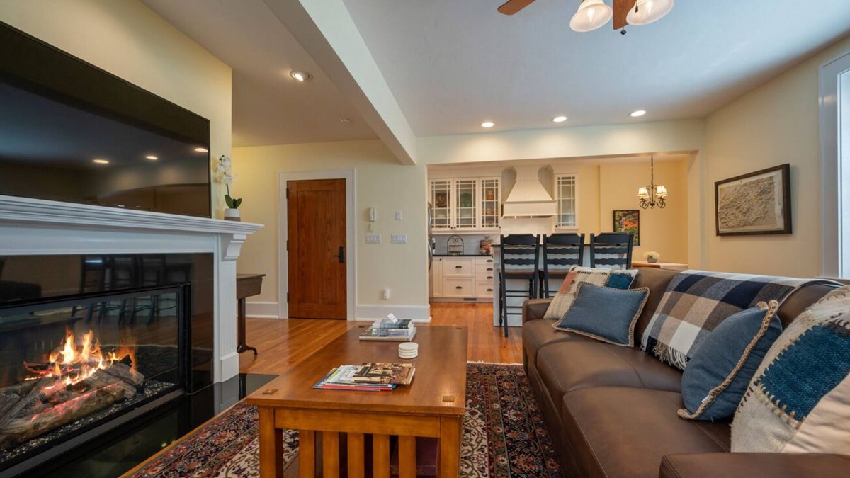 Hendersonville Apartment | Minette's Downtown Condo | Historic Spot in Downtown Hendersonville