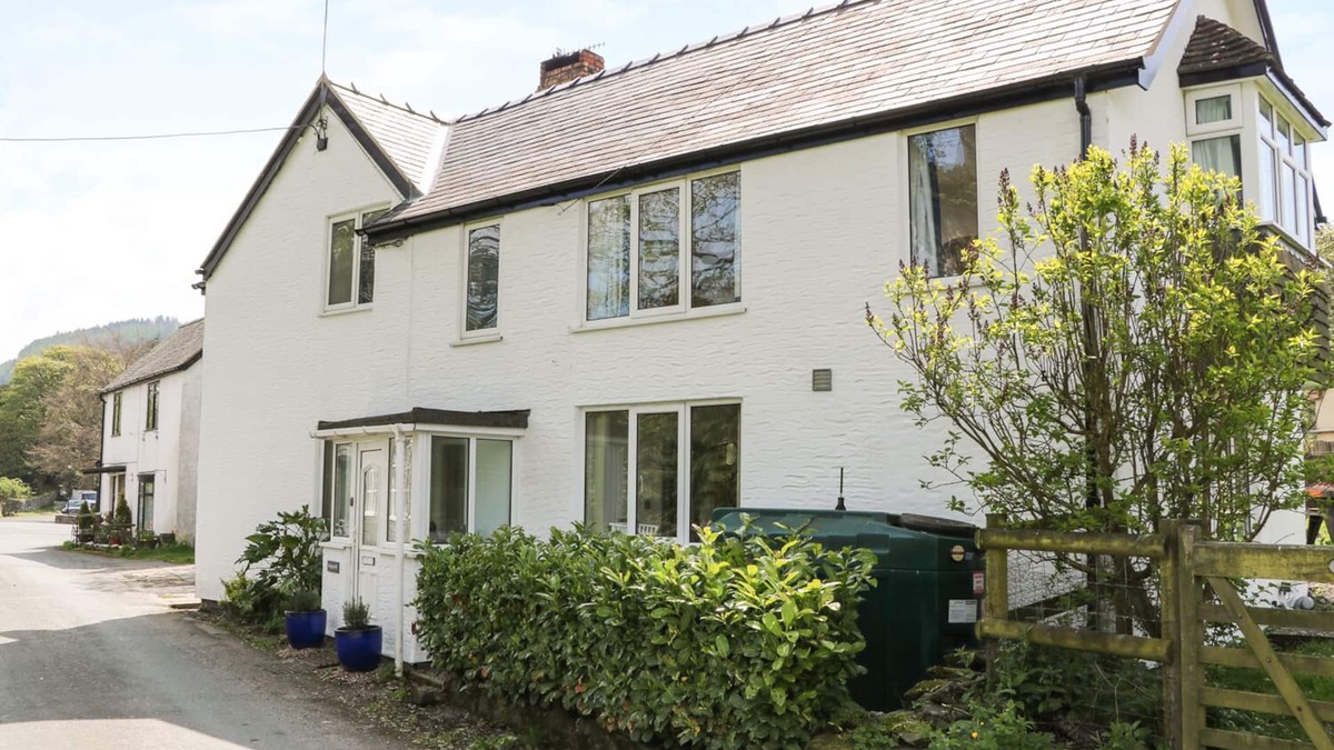 Llanarmon Dyffryn-Ceiriog Cottage | MINFFORDD, family friendly in Llanarmon Dyffryn Ceiriog